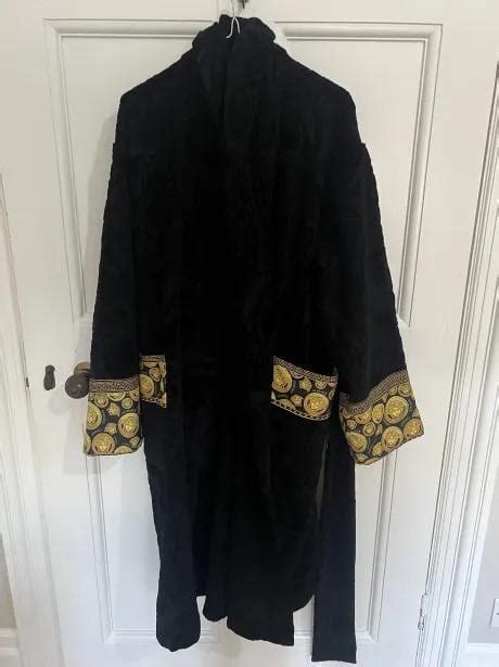 [REVIEW] Versace Medusa Amplified Bathrobe From Andy